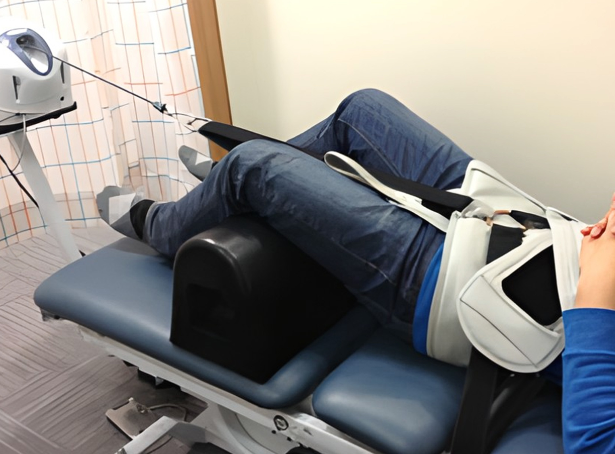 기계를 통해 치료를 받고 있는 환자