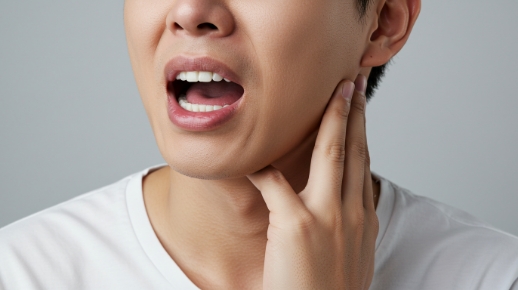 입을 열고 닫을 때 소리 및 통증