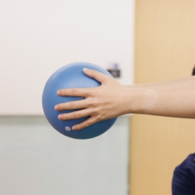 운동법 교육을 상징하는 자세 교정 아이콘
