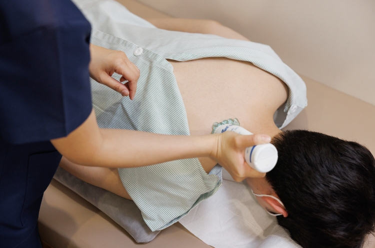 근골격초음파 받고 있는 환자